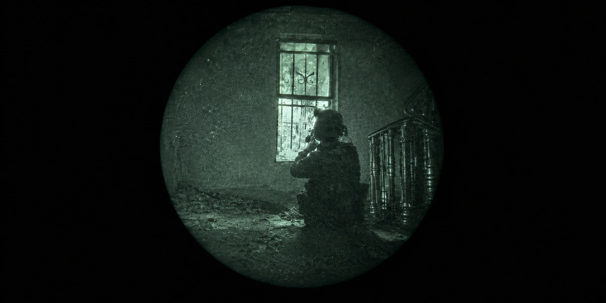 PVS-14 40° view: a narrow circular view of the same scene